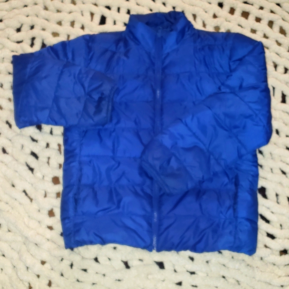 Children Place Boys puffer jacket. Blue color. Zip up with side pockets.